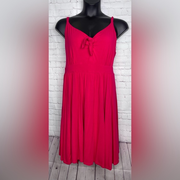 Plus Size - Picture 7 of 8